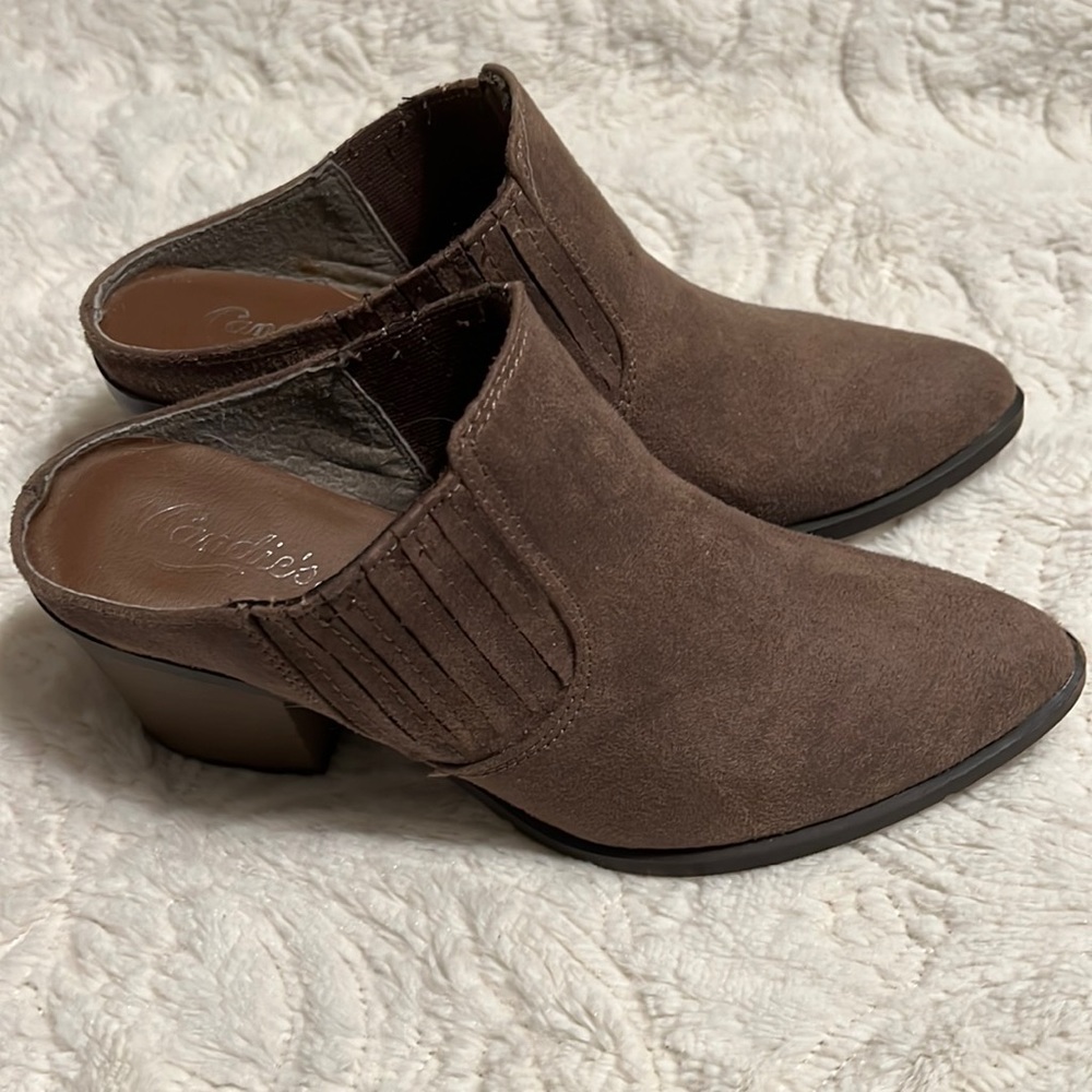 Candie’s Block Heel Mule